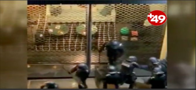 Fransa'da 7 polis, bir göstericiyi darbetti