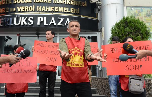 Grup Yorum, konser yasağını oturma eylemiyle protesto etti