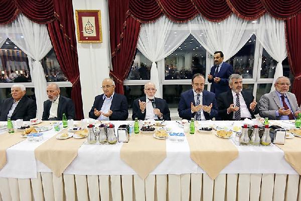 Mehmet Görmez : İslam alemi çok zor bir süreçten geçiyor, bu zor süreç içinde ülkemiz adeta ateşle kuşatılmış vaziyette