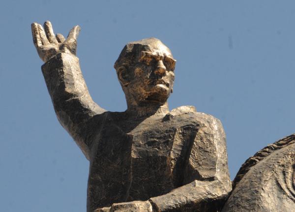 Tescilli Atatürk heykelinin tahrip edildiği iddiası