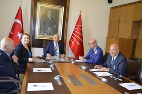 TGC heyetini kabul eden CHP'den gazetecilere destek ve sorunlarını çözme sözü