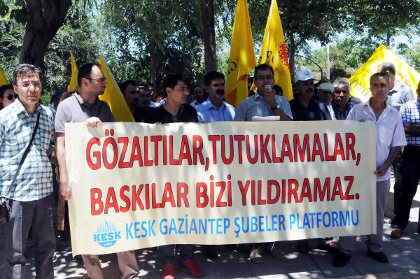 Gaziantep'te, eğitimcilerden meslektaşlarının açığa alınmasına tepki