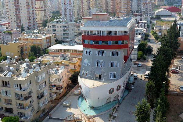 Mersin'de gemi şeklinde öğrenci yurdu