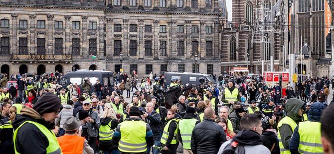 Hollanda'da "sarı yelekliler" hükümeti protesto etti