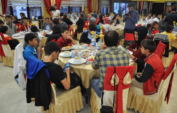 Müftülükten Sevgi Evleri'nde kalan çocuklara iftar