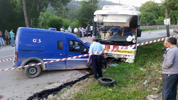 Belediye otobüsü ile para nakil aracı çarpıştı: 1 ölü, 1 yaralı