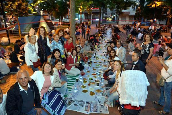 Avcılar’da önce 'Yeryüzü sofrasında' iftar, ardından konser