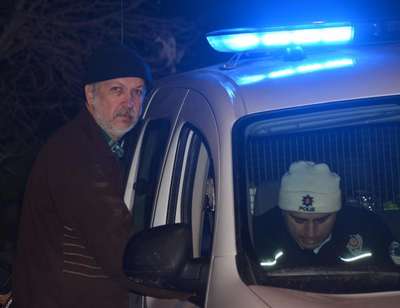 Virajı alamayan TIR villanın bahçesine girdi