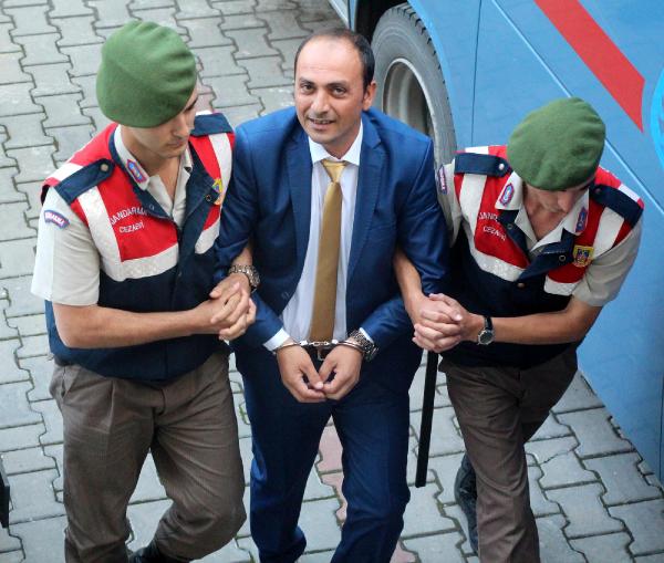 Yüksek sesle müzik dinleyen komşusunu yaraladı, 20 yılla yargılanıyor