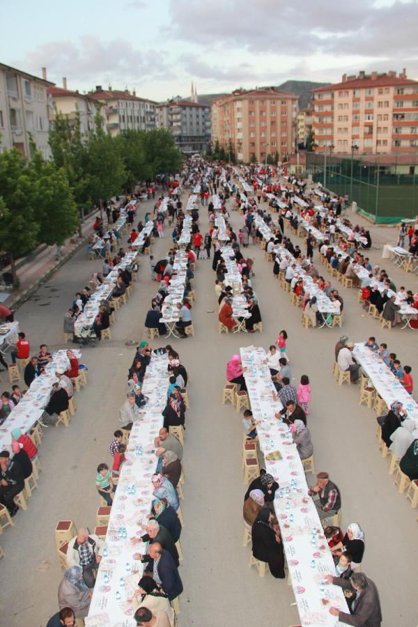 Çankırı'da sokak iftarlarına yoğun ilgi