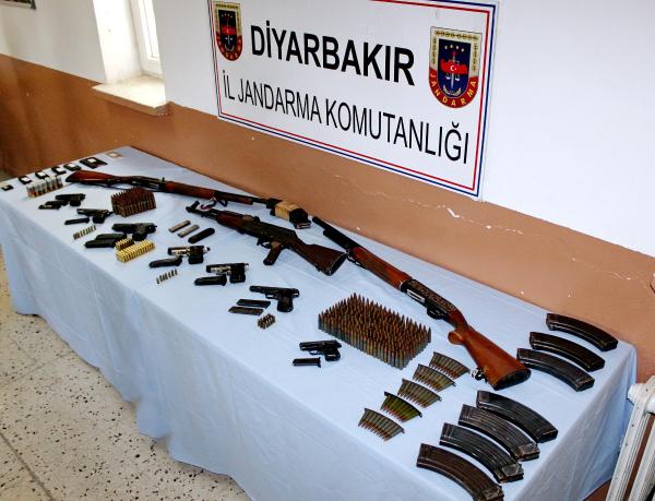 Diyarbakır'da haraç toplayan PKK'lılara operasyon: 11 gözaltı
