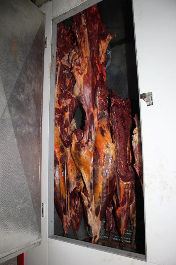 Menemen'de 1.5 ton at eti ele geçirildi
