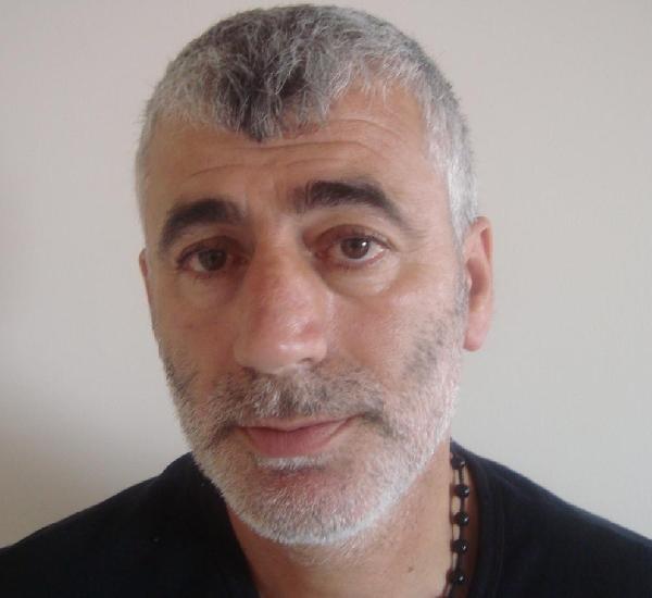 Otomobilin altına attığı paketten uyuşturucu çıkınca gözaltına alındı