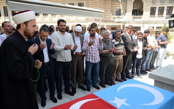 Doğu Türkistan’da ölenler için gıyabi cenaze namazı kılındı