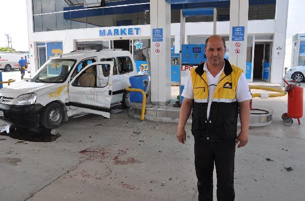 Hafif ticari araç benzin istasyonuna girdi, pompacı ölüm tehlikesinden saniyelerle kurtuldu