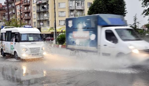 Afyonkarahisar'da sağanak yağış