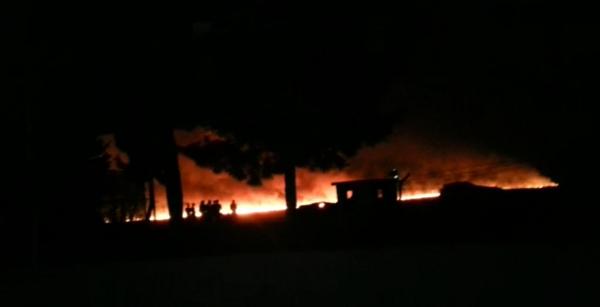Mayınlı bölgede çıkan yangın petrol kuyularına ulaşmadan söndürüldü
