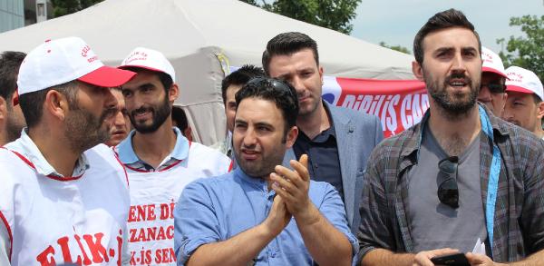 Otomotiv sektöründe çıkartılan işitme ve ve duyma engelil işçilerden basın açıklaması