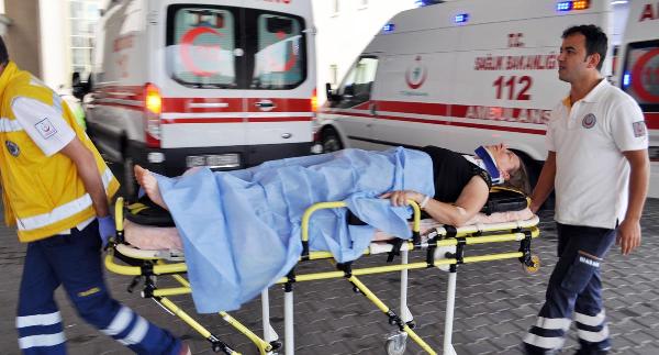 Ahmetli'de kaza: 5 yaralı
