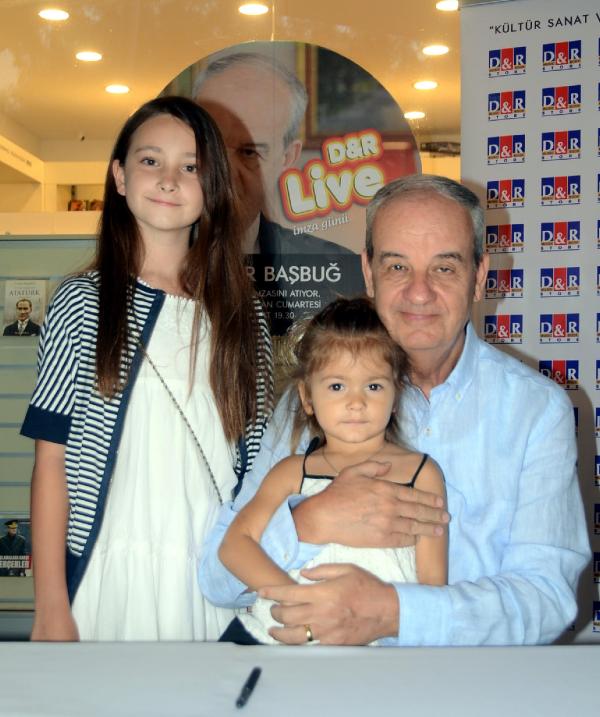 İlker Başbuğ, Bodrum'da okurlarıyla buluştu