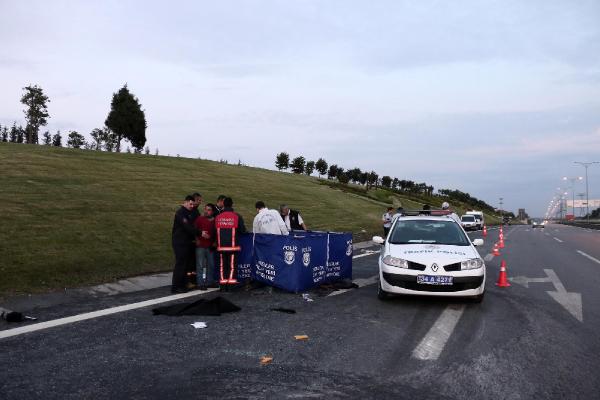 Takla atan otomobilden yola fırladı