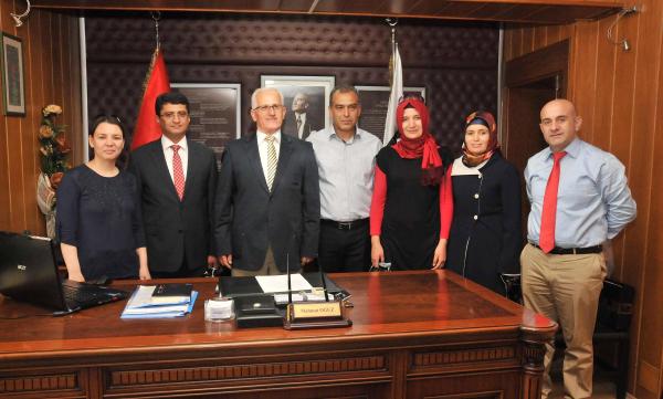 Sınavlara okulda hazırlandılar, proje ödülünü aldılar