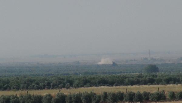 Kilis'in Suriye sınırında yoğun top atışları