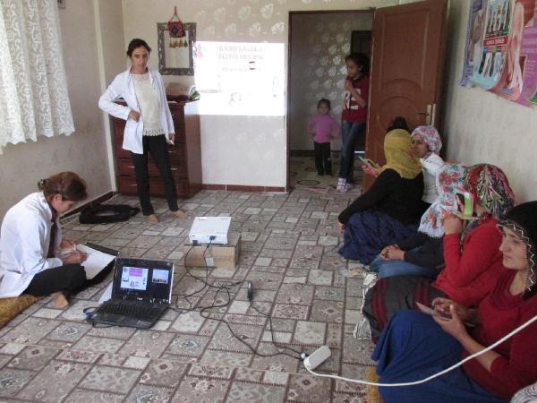Kadın Sağlığı eğitimini köyde kadınların ayağına götürdüler