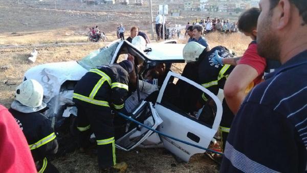 Gaziantep'te 2 otomobil çarpıştı: 2 ölü, 4 yaralı