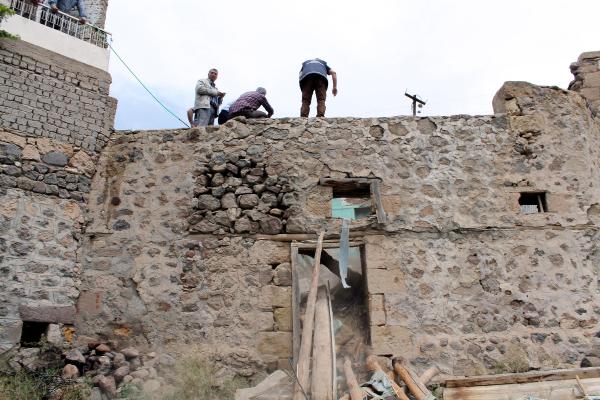 Niğde'de kerpiç ev çöktü: 3 ölü, 1 yaralı (YENİDEN)