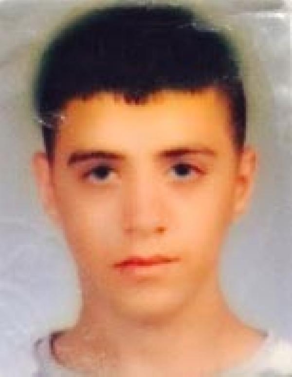 Okul bahçesinde fenalaşan genç, hastanede öldü