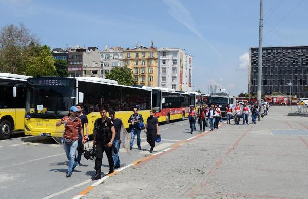 LGBTİ Onur Yürüyüşü öncesi Taksim'de yoğun güvenlik önlemi