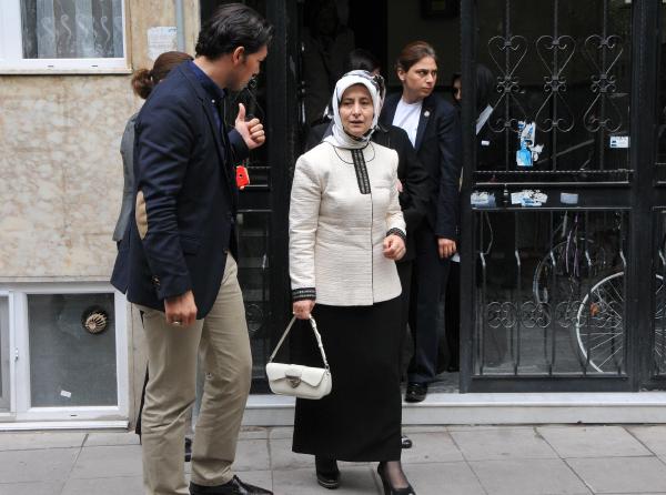 Sare Davutoğlu, Eskişehir'e amcasının cenazesine geldi