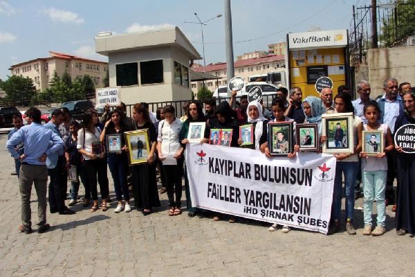 Uludereli aileler, Şırnak Valiliği önünde açıklama yaptı