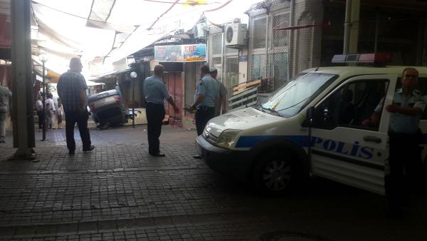 Takla atan otomobildeki karı-koca yaralandı