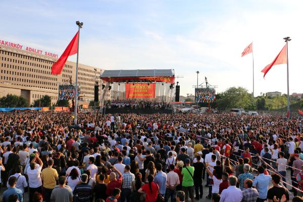 Grup Yorum 30. yılını "Büyük Konser" ile kutladı
