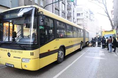 Yolcu dolu körüklü belediye otobüsünde korkutan yangın