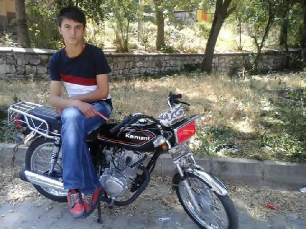 Fırın işçisi genç, çalınan motosikletini arıyor