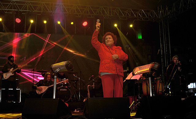 Selda Bağcan, 'siyasete karışma' diyenlere cevap verdi