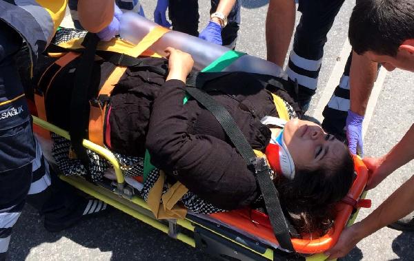 Kocaeli'de halk otobüsü ile hafif ticari araç çarpıştı: 1 ölü, 3 yaralı