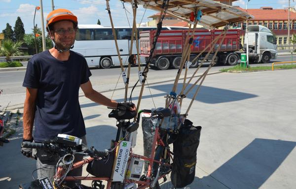 Güneş enerjili bisikletiyle Fransa'dan geldi