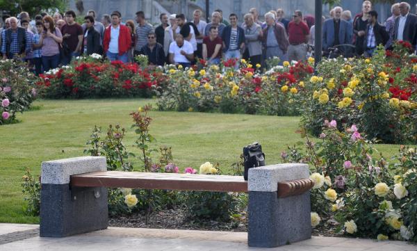 Şüpheli çanta, bomba imha robotu ile patlatıldı