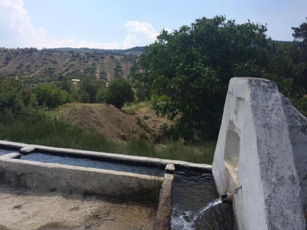Belediyeden kiralanan kepçeyle kaçak define kazısı
