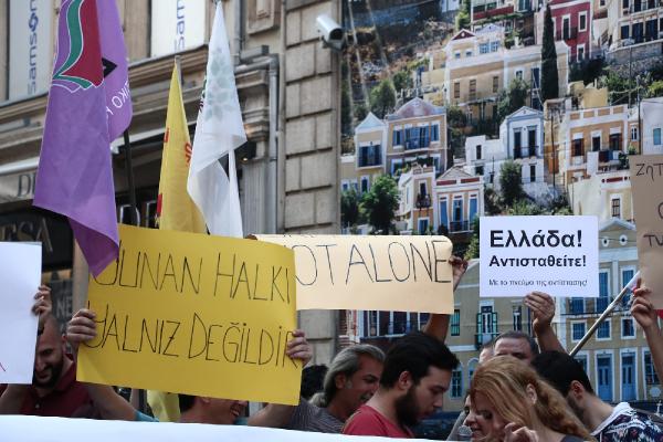 (FOTOĞRAF) HDP ve HDK'lı gençlerden Yunan Hükümeti'ne destek