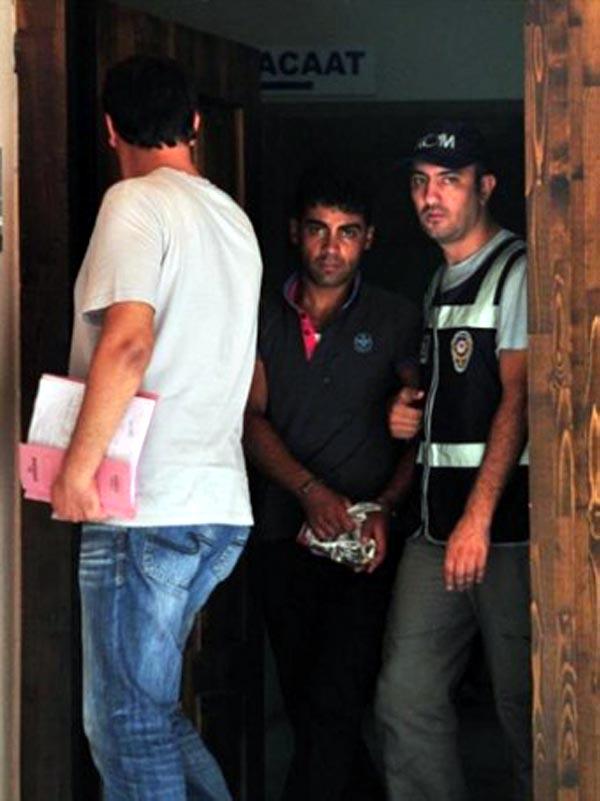 Öldürdüğü babaannesinin taziyesine katılmış