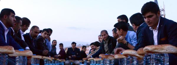 Ülkü Ocaklarından simitli iftar