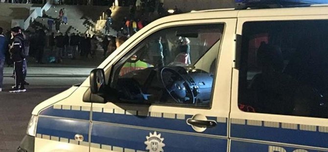 Irkçı Alman aracını mültecilerin üzerine sürdü
