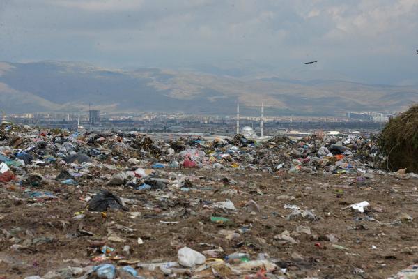 Konya'da çöplük alanda bebek cesedi bulundu (2)