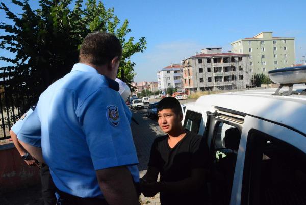 Motosikletle kaçmak isterken polise çarptı