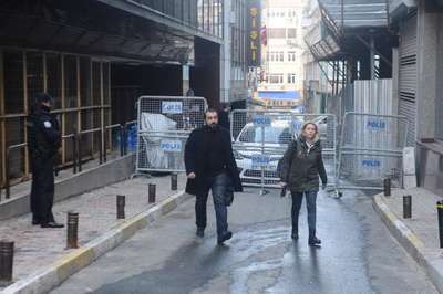 Cumhuriyet Gazetesi yazarı Bursalı" Derginin kapağının basılmaması doğru bir karar"